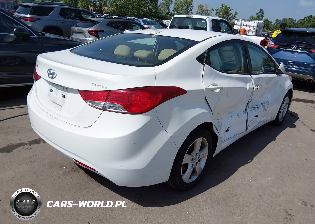 2013 Hyundai Elantra Gls VIN:5NPDH4AE5DH295519 - 3