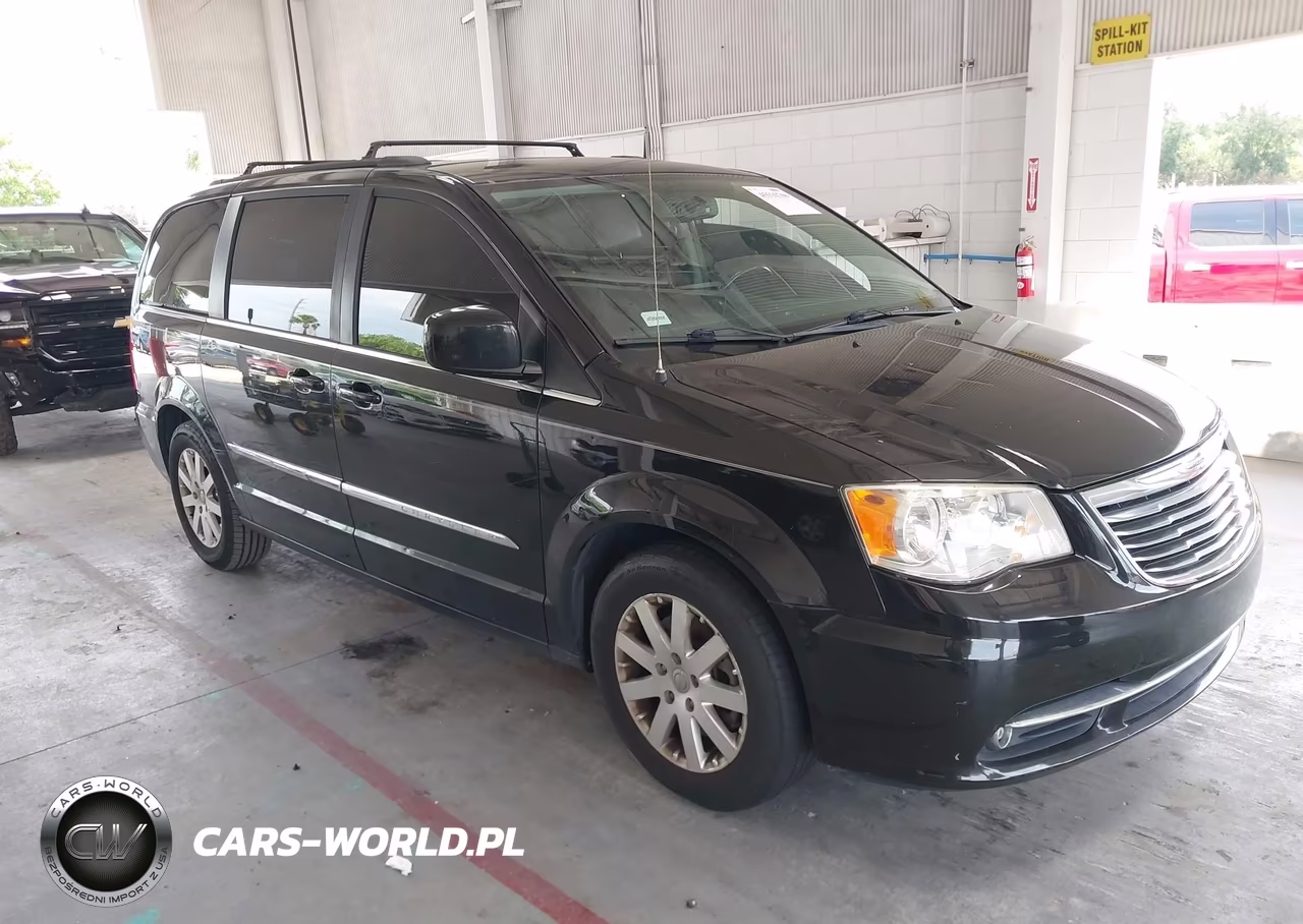 2015 Chrysler Town & Country Touring – zdjęcie 1 z 12