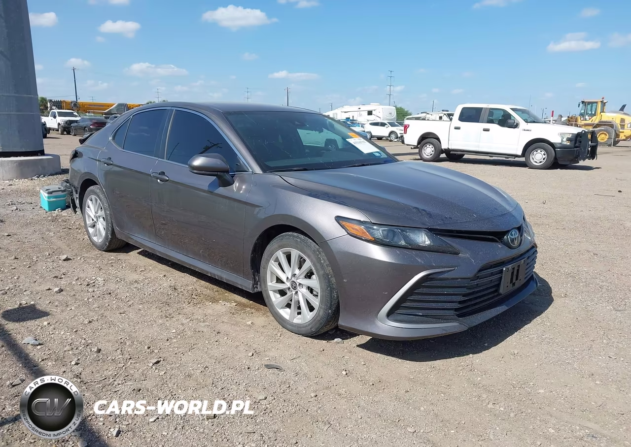 2024 Toyota Camry Le – zdjęcie 1 z 17