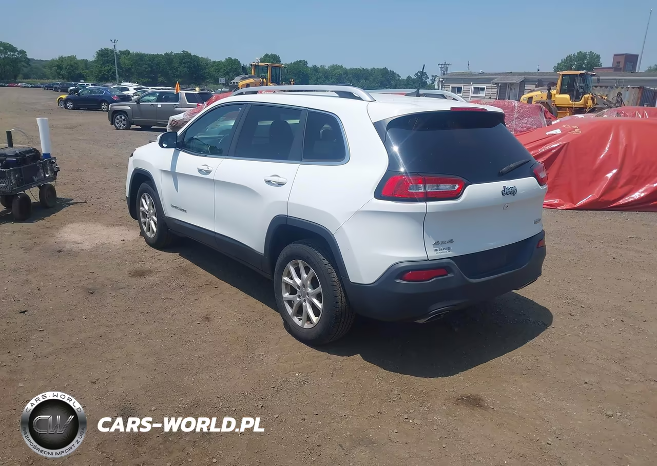 2016 Jeep Cherokee Latitude VIN:1C4PJMCS7GW237026 - 3