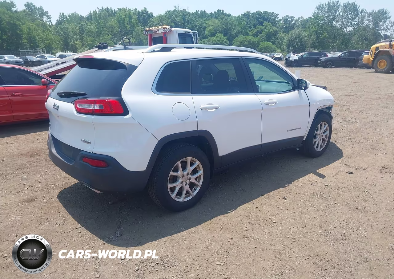2016 Jeep Cherokee Latitude VIN:1C4PJMCS7GW237026 - 4