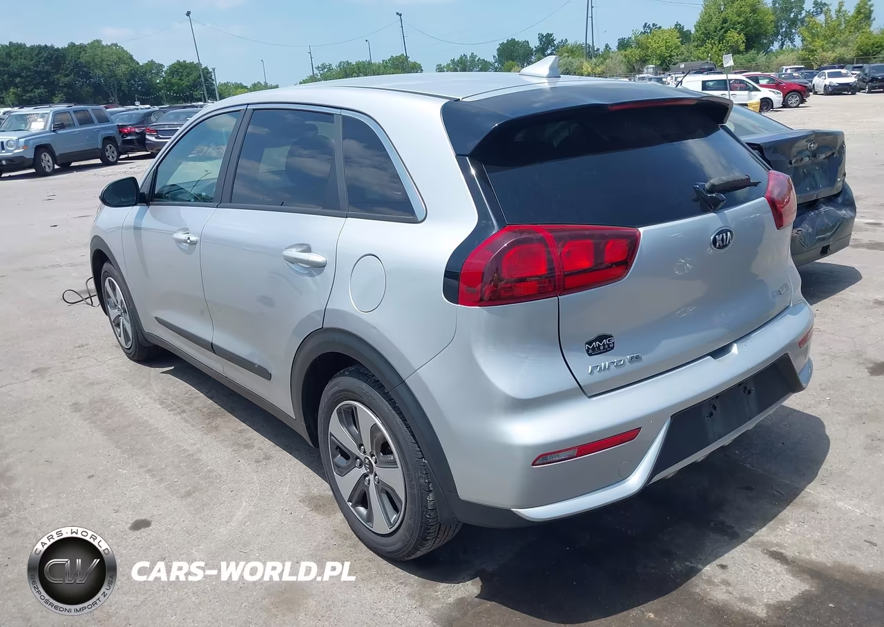 2018 Kia Niro Fe VIN:KNDCB3LC5J5140287 - 3