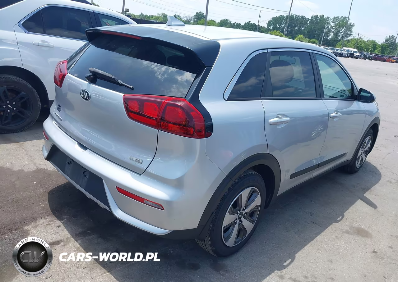 2018 Kia Niro Fe VIN:KNDCB3LC5J5140287 - 4