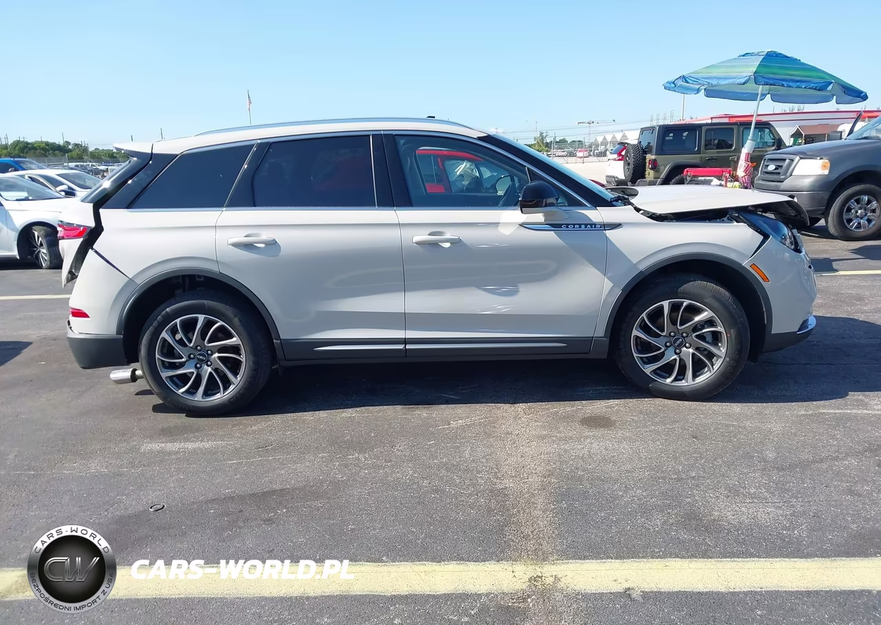 2022 Lincoln Corsair Standard VIN:5LMCJ1C93NUL20156 - 13