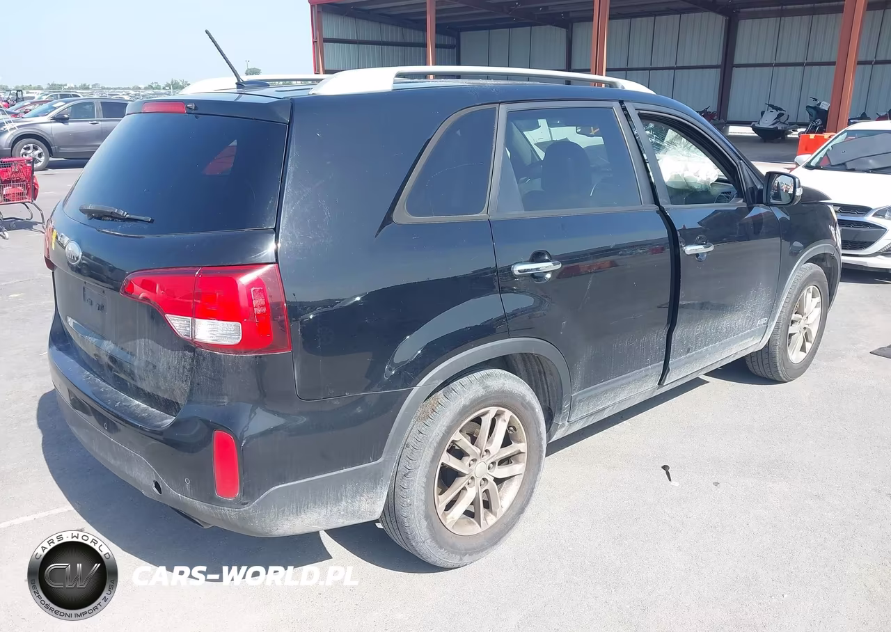 2015 Kia Sorento Lx VIN:5XYKTCA69FG653613 - 4