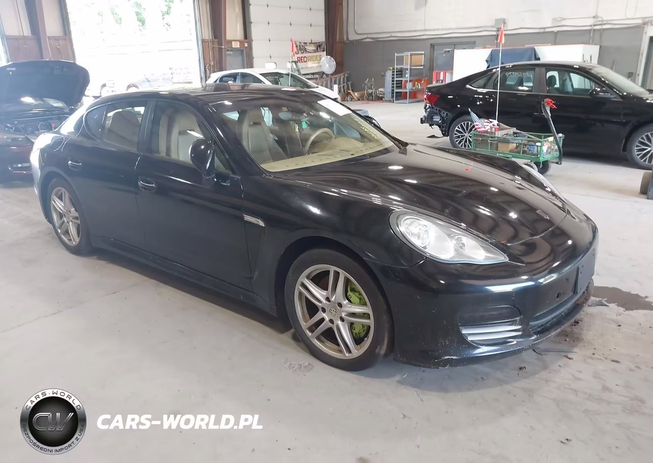 2011 Porsche Panamera 2-4
