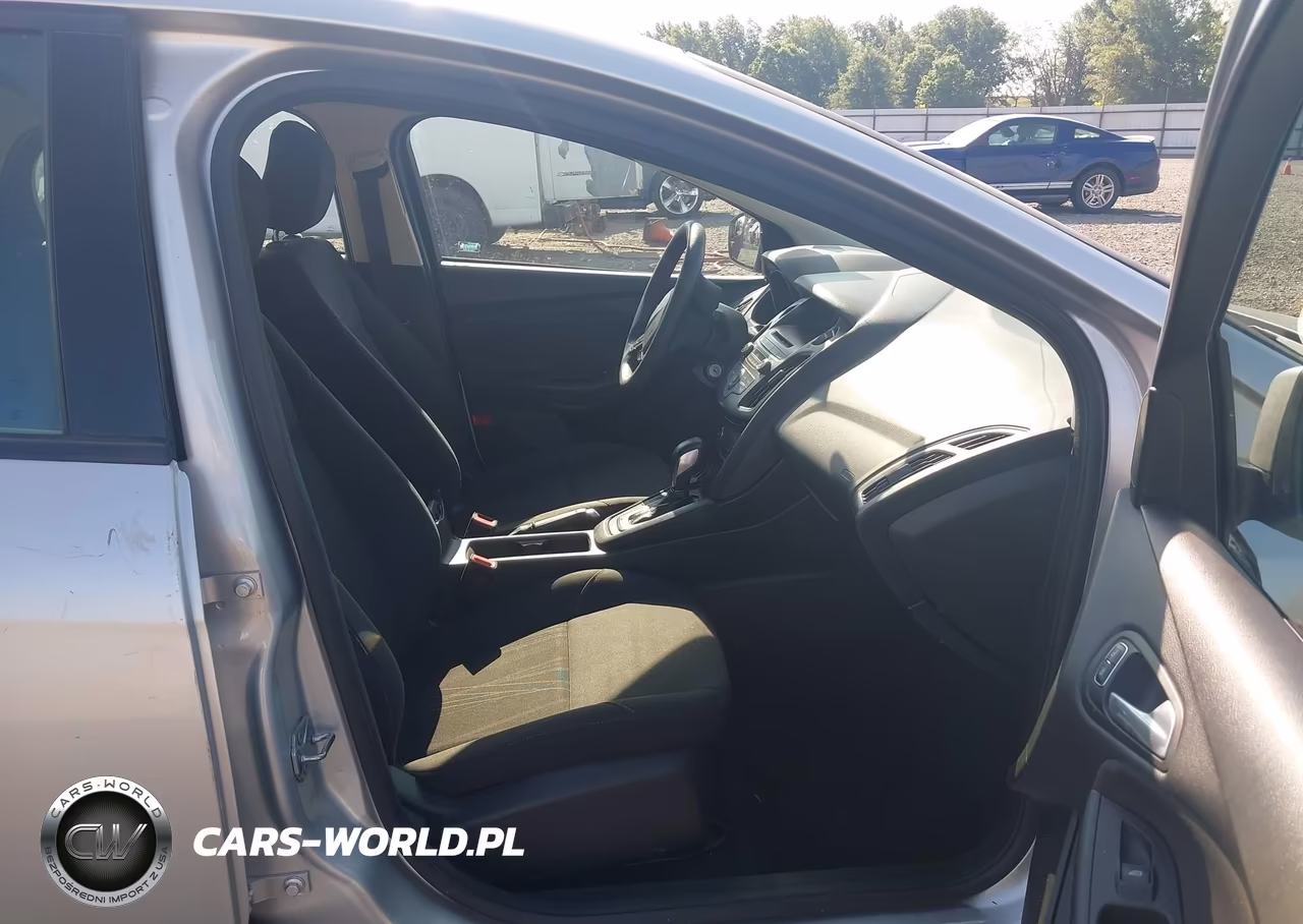 2017 Ford Focus Se VIN:1FADP3K24HL224773 - 5