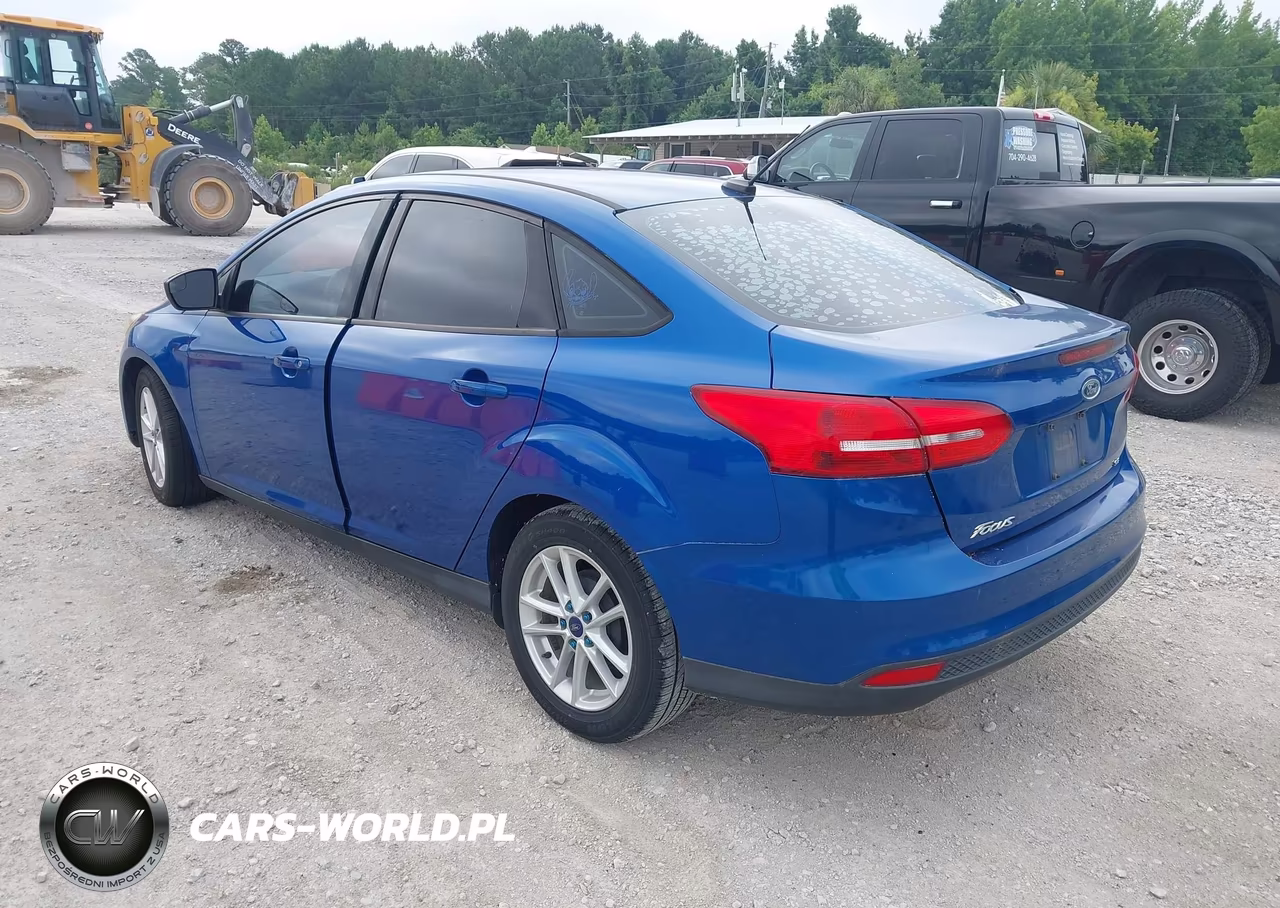 2018 Ford Focus Se VIN:1FADP3F27JL304973 - 3