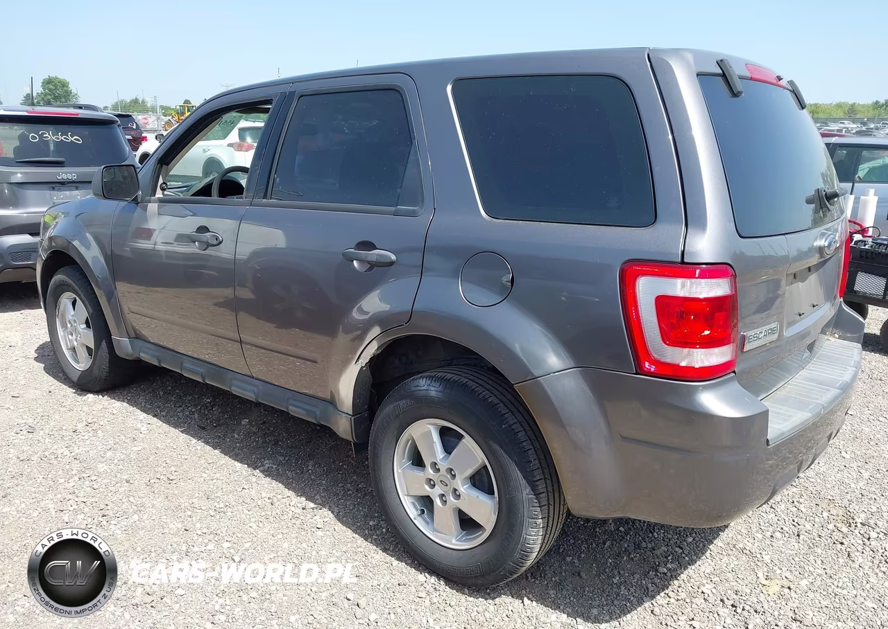 2010 Ford Escape Xls VIN:1FMCU0C79AKB10864 - 3