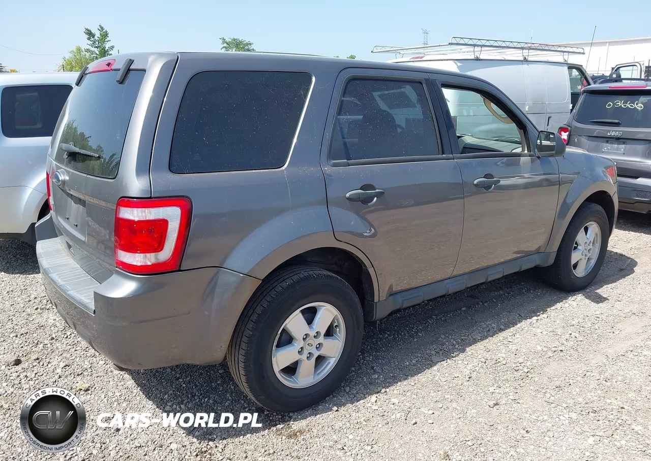 2010 Ford Escape Xls VIN:1FMCU0C79AKB10864 - 4