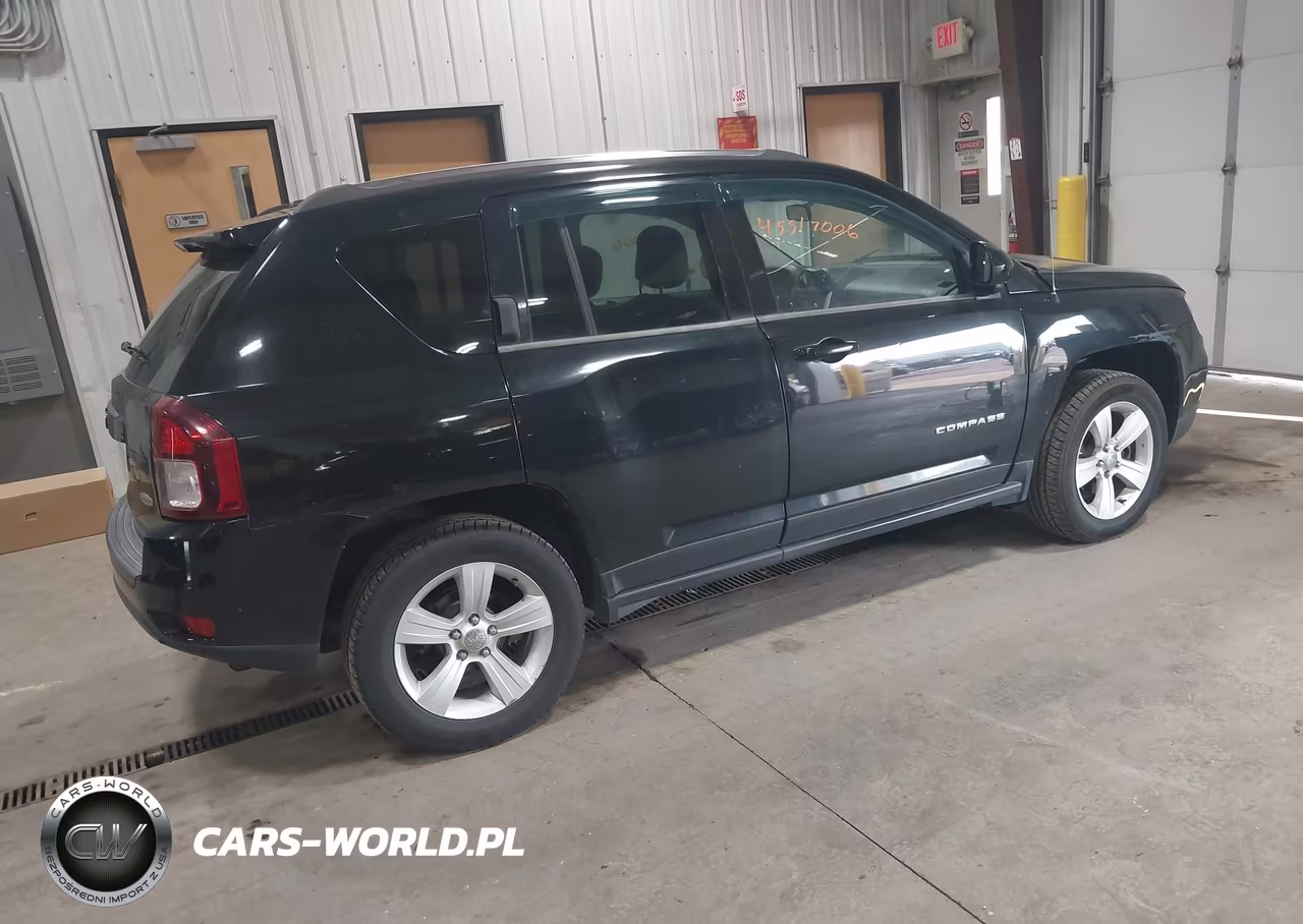 2014 Jeep Compass Latitude VIN:1C4NJDEB0ED528822 - 4