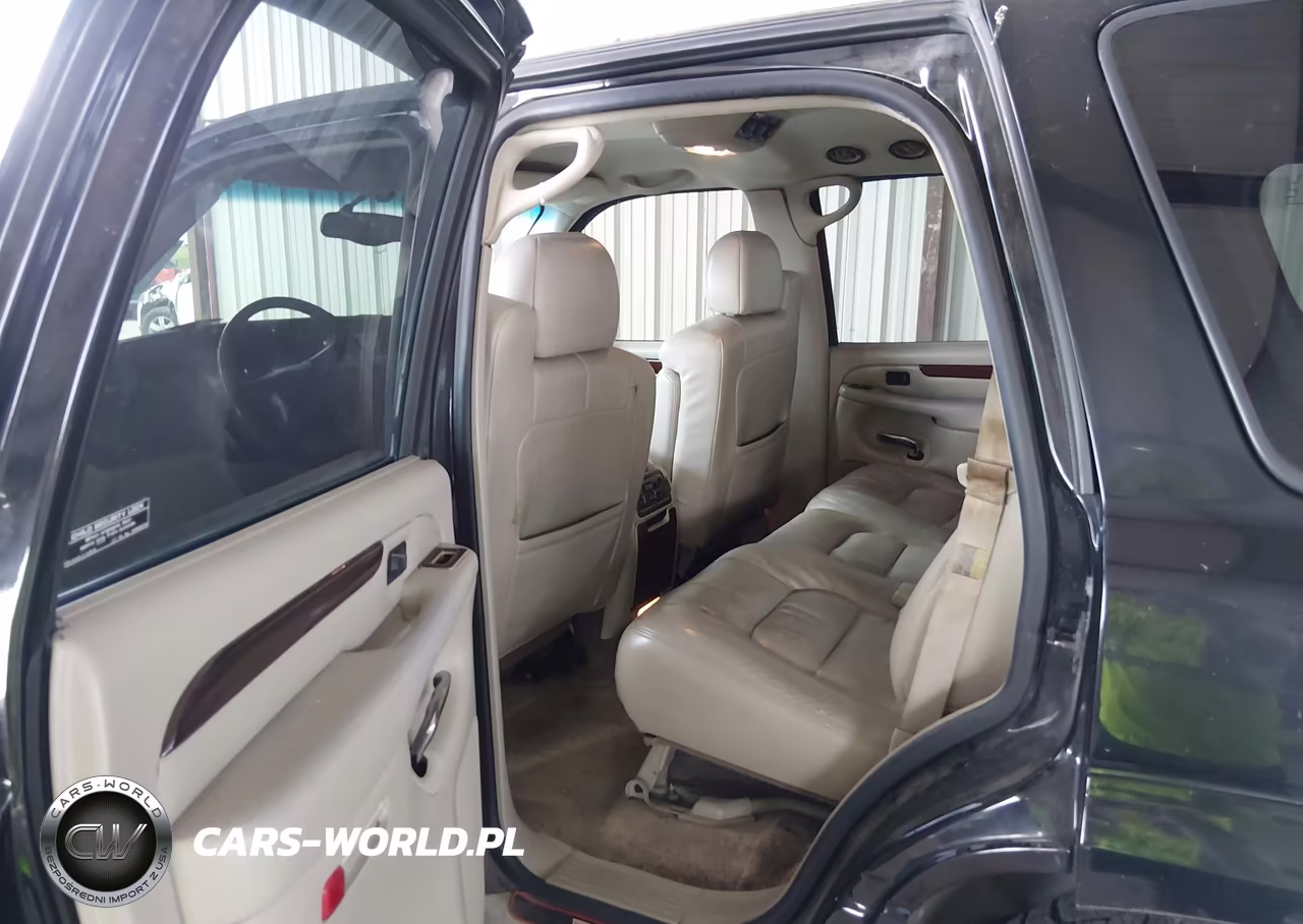 2002 Cadillac Escalade Standard VIN:1GYEC63T82R104332 - 8