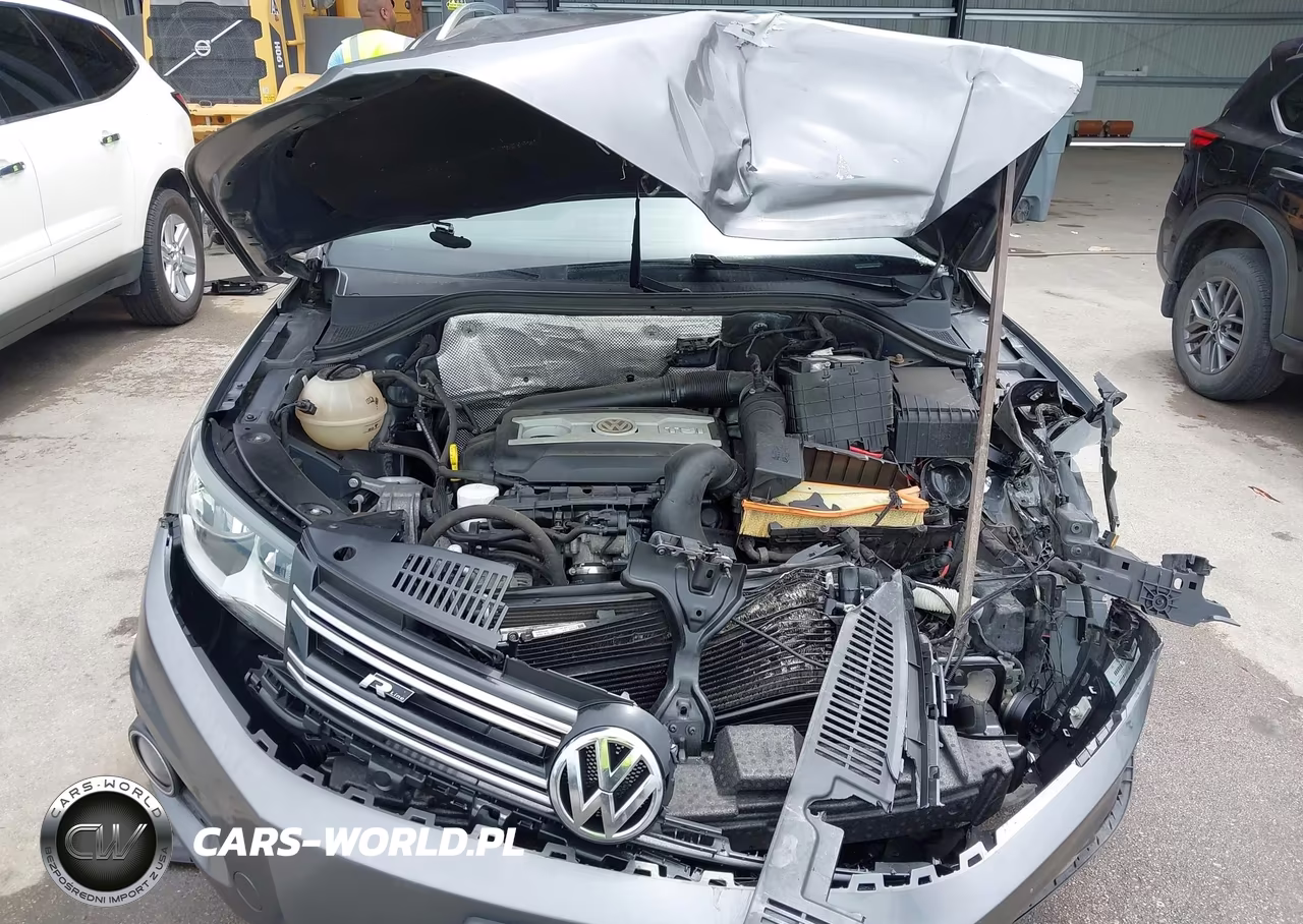 2016 Volkswagen Tiguan R-Line VIN:WVGBV7AX9GW052647 - 10