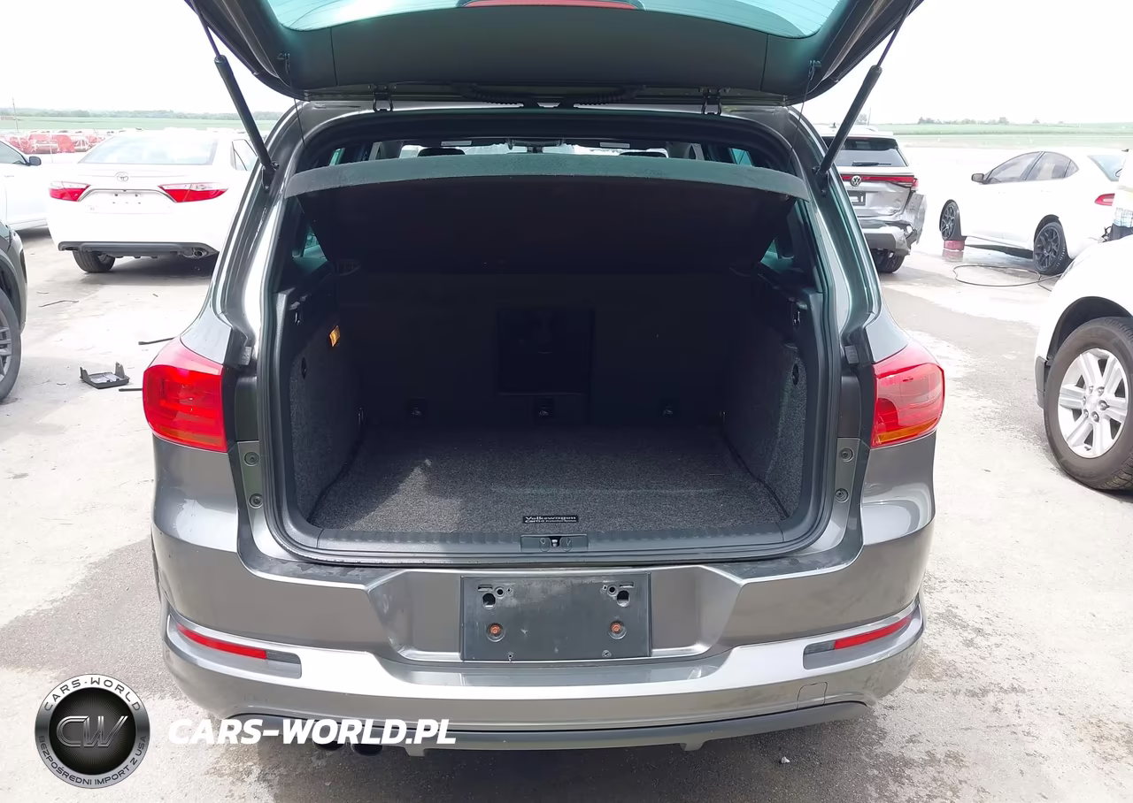 2016 Volkswagen Tiguan R-Line VIN:WVGBV7AX9GW052647 - 17