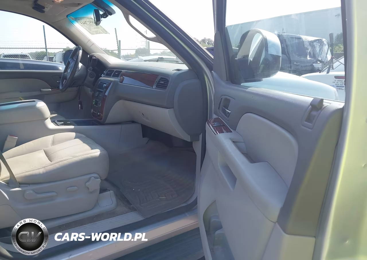 2014 Chevrolet Suburban Lt VIN:1GNSCJE05ER219674 - 5