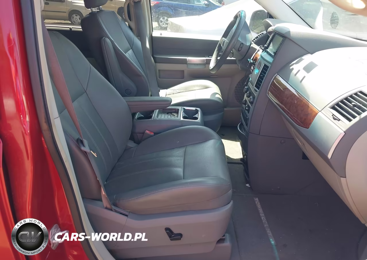 2008 Chrysler Town & Country Touring VIN:2A8HR54P48R842833 - 5