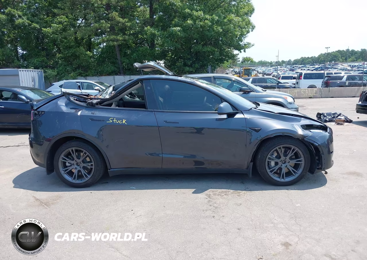 2025 Tesla Model Y Long Range Dual Motor All-Wheel Drive VIN:7SAYGDEE5SF284744 - 14