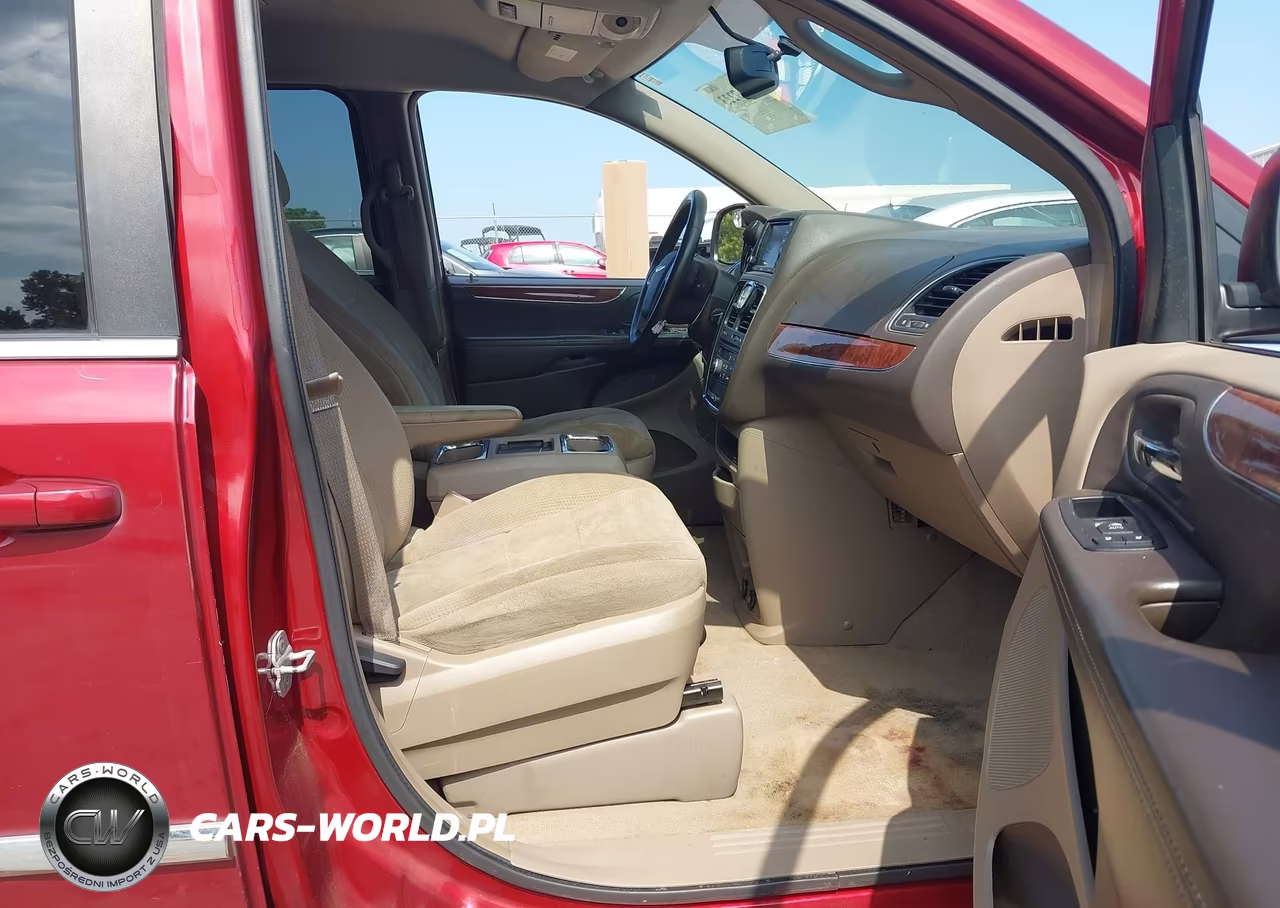 2011 Chrysler Town & Country Touring VIN:2A4RR5DGXBR721785 - 5