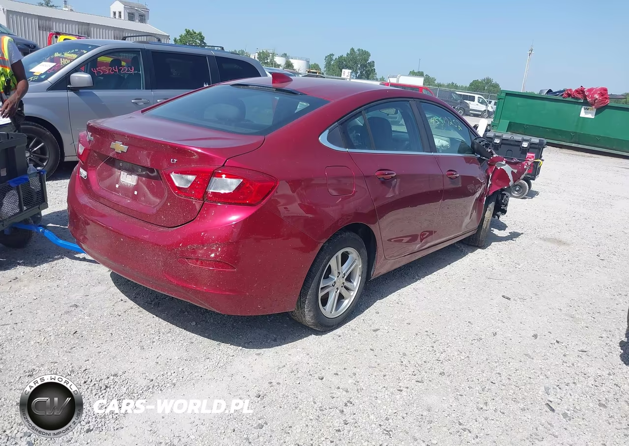 2018 Chevrolet Cruze Lt Auto VIN:1G1BE5SM7J7166332 - 4