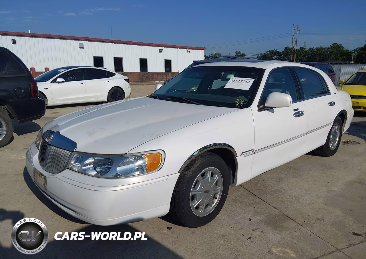 1998 Lincoln Town Car Signature VIN:1LNFM82W6WY684718 - 2