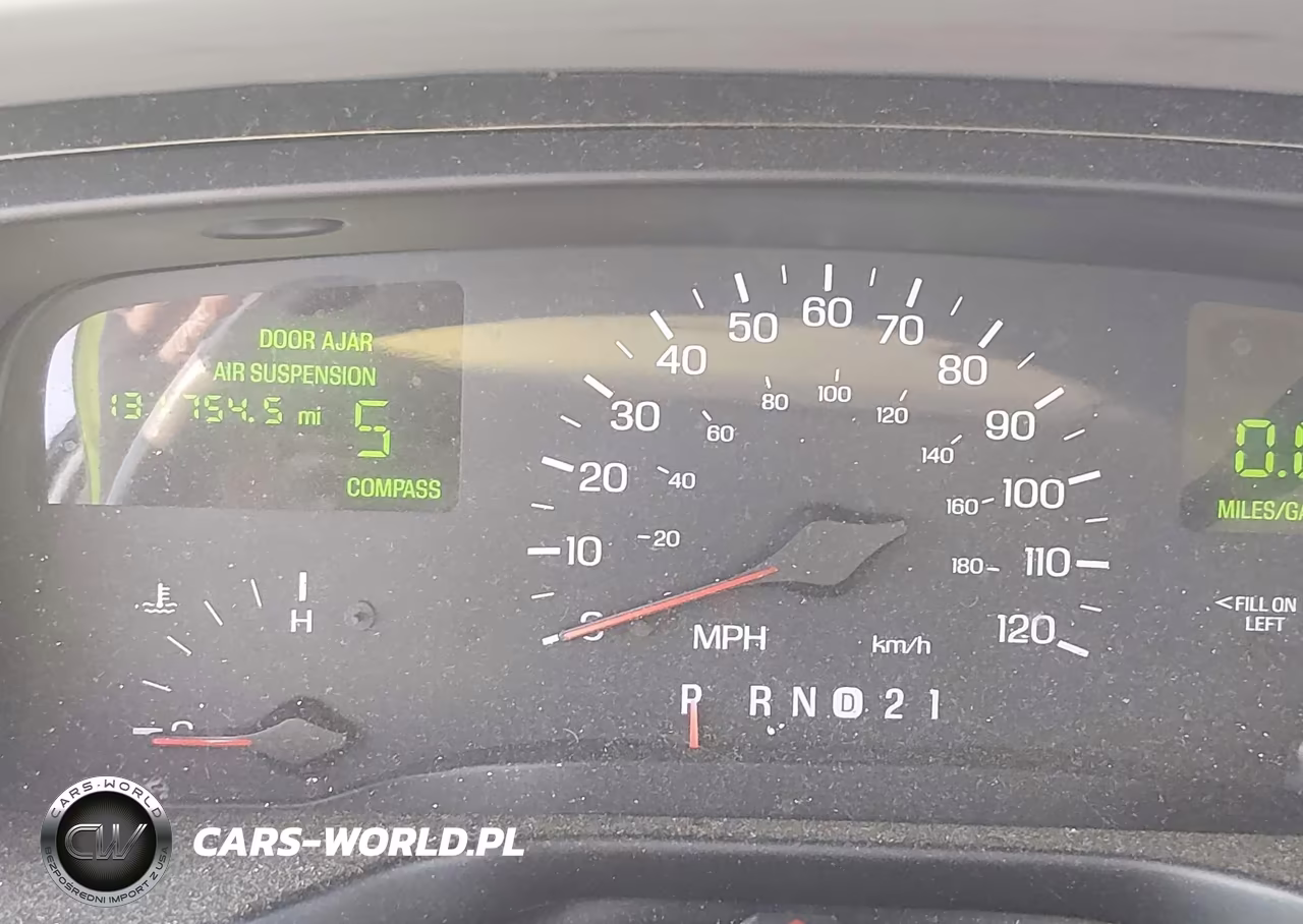 1998 Lincoln Town Car Signature VIN:1LNFM82W6WY684718 - 7