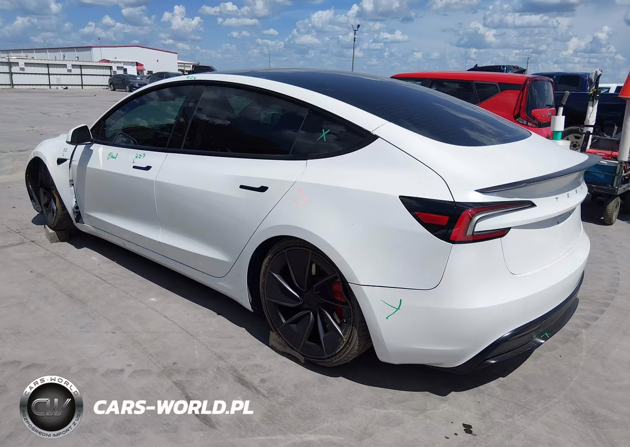 2025 Tesla Model 3 Performance All-Wheel Drive VIN:5YJ3E1ET2SF984960 - 3