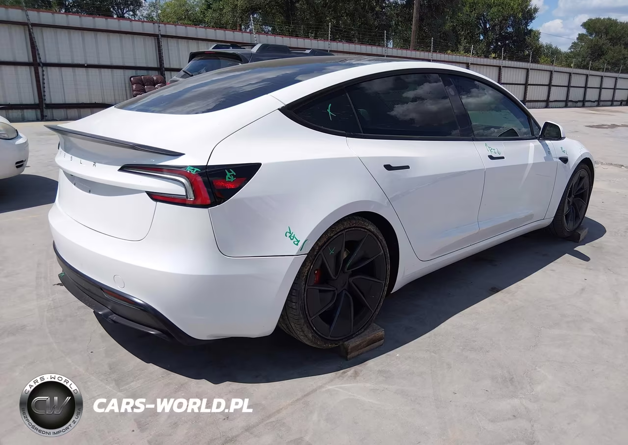 2025 Tesla Model 3 Performance All-Wheel Drive VIN:5YJ3E1ET2SF984960 - 4