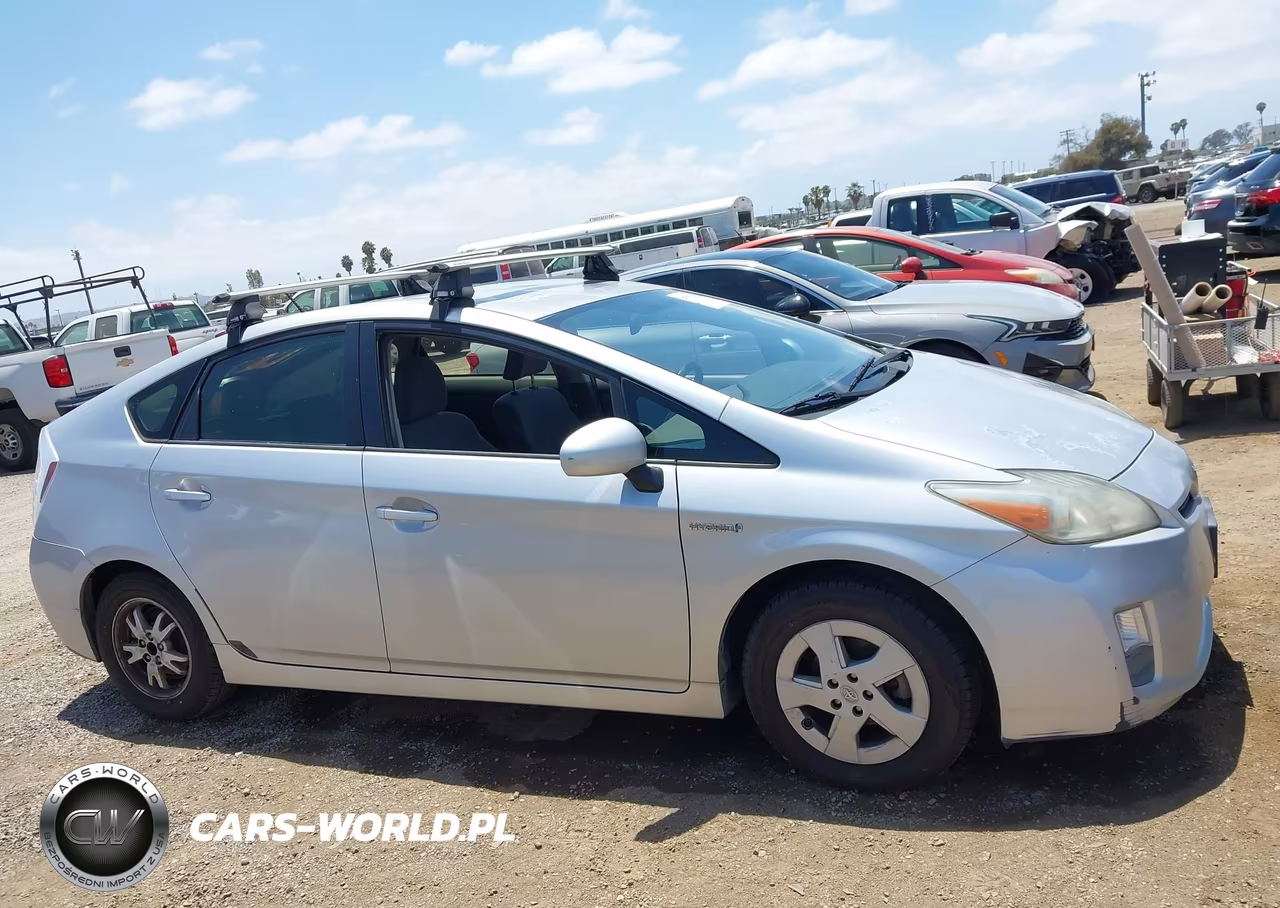 2011 Toyota Prius Two VIN:JTDKN3DU7B0252047 - 13