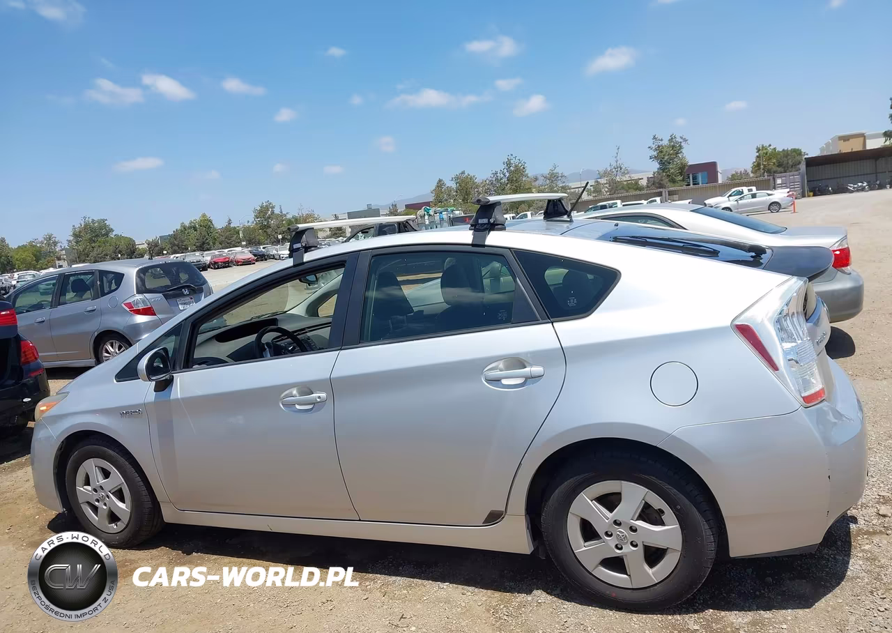 2011 Toyota Prius Two VIN:JTDKN3DU7B0252047 - 14