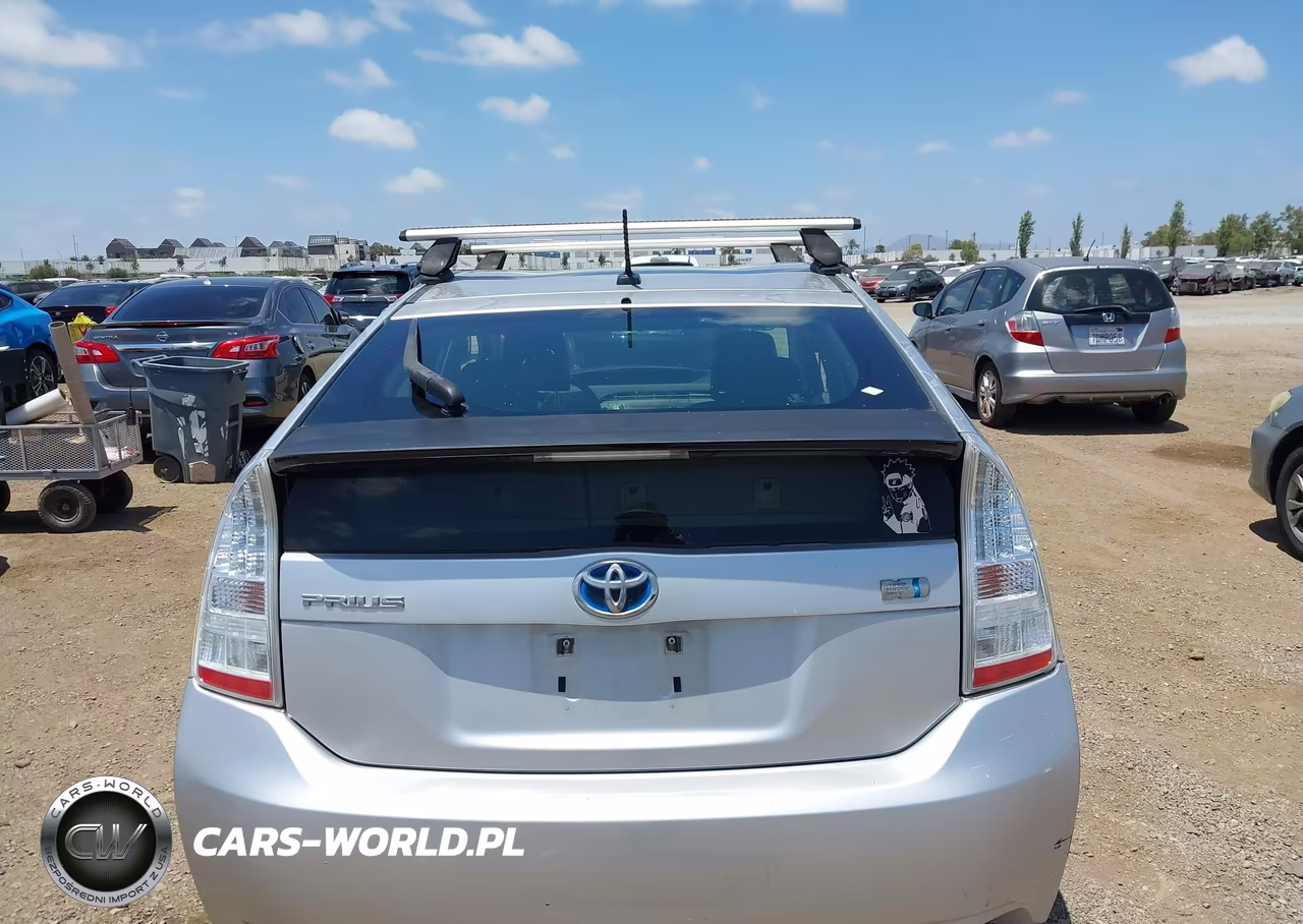 2011 Toyota Prius Two VIN:JTDKN3DU7B0252047 - 16