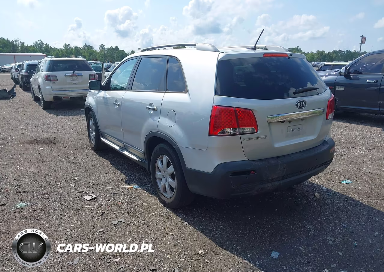 2013 Kia Sorento Lx VIN:5XYKT3A69DG407626 - 3
