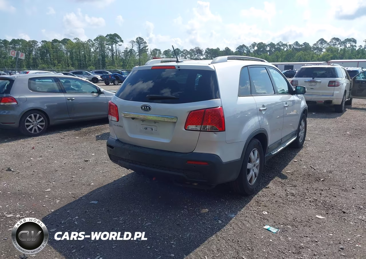 2013 Kia Sorento Lx VIN:5XYKT3A69DG407626 - 4