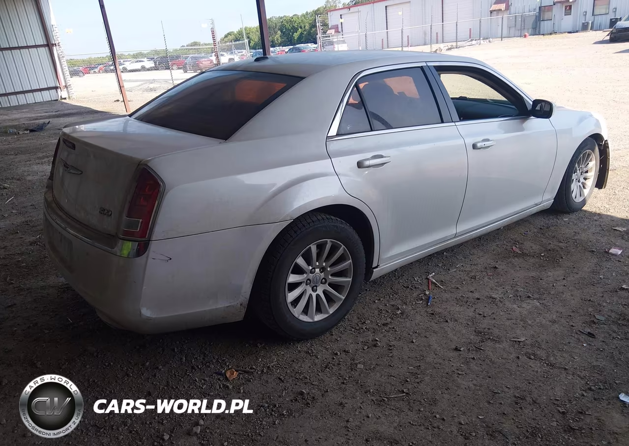 2013 Chrysler 300 Motown VIN:2C3CCAAG1DH574960 - 4