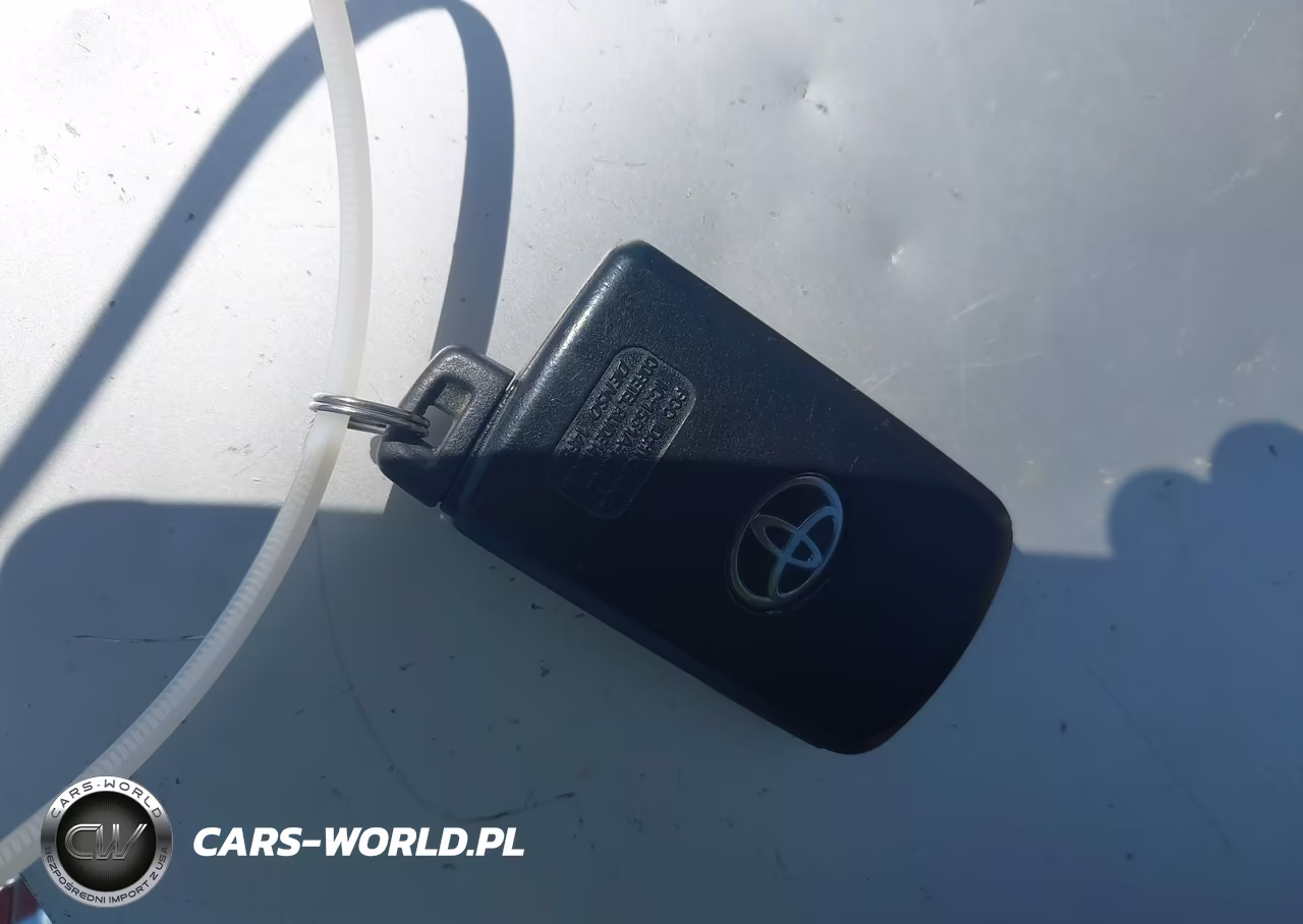 2017 Toyota Prius V Three VIN:JTDZN3EU7HJ064936 - 11