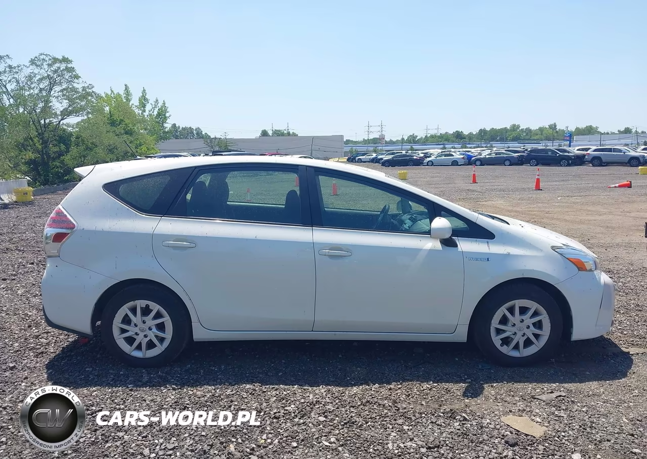 2017 Toyota Prius V Three VIN:JTDZN3EU7HJ064936 - 13