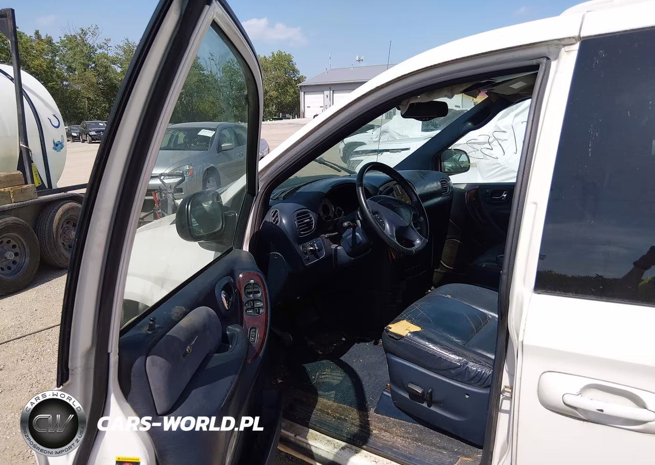 2002 Chrysler Town & Country Limited VIN:2C8GP64L02R630495 - 5