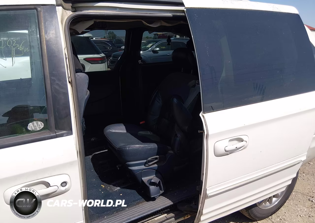 2002 Chrysler Town & Country Limited VIN:2C8GP64L02R630495 - 8