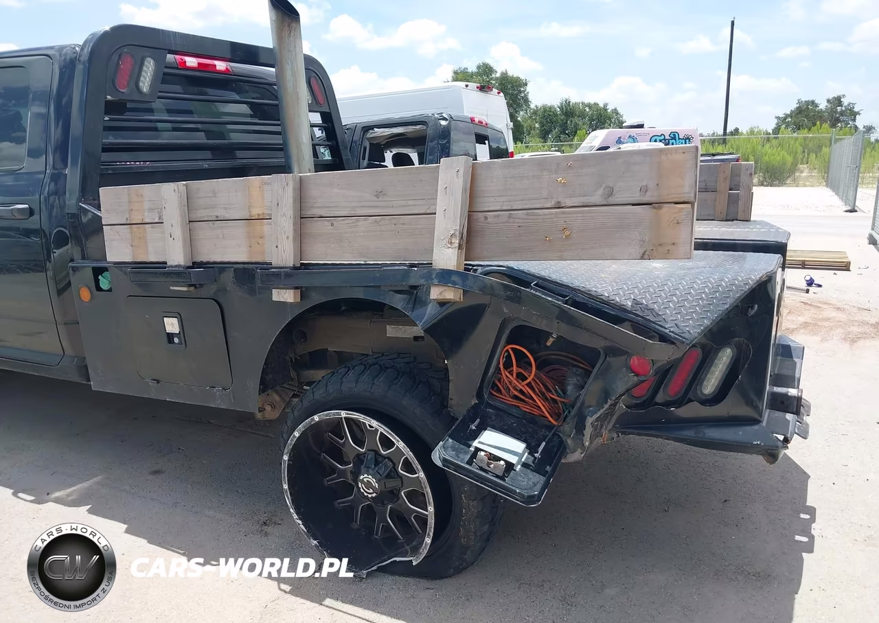 2017 Ram 2500 Tradesman 4X4 8' Box VIN:3C6UR5HL7HG643401 - 6