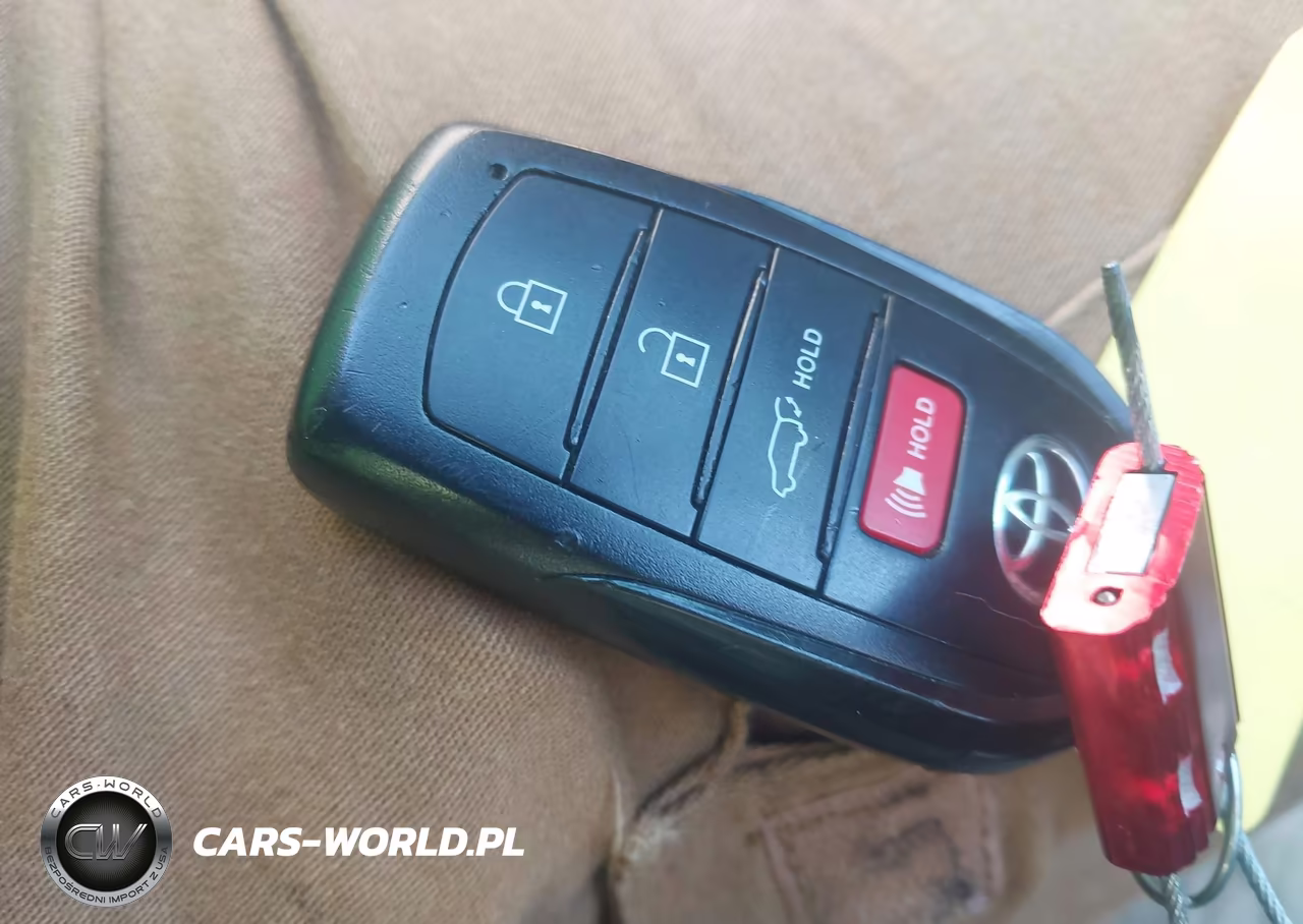2022 Toyota Corolla Cross Xle VIN:7MUDAABGXNV022449 - 11