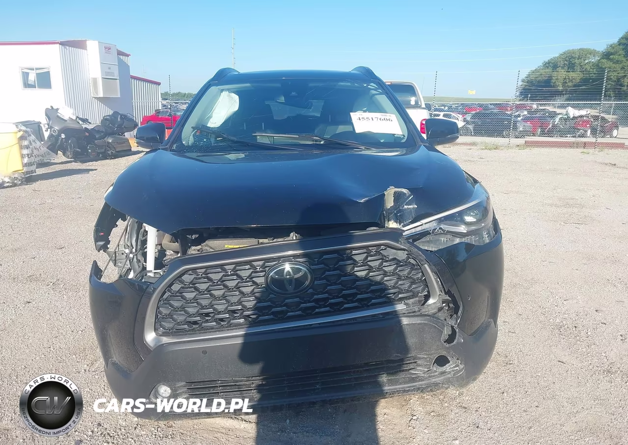 2022 Toyota Corolla Cross Xle VIN:7MUDAABGXNV022449 - 13