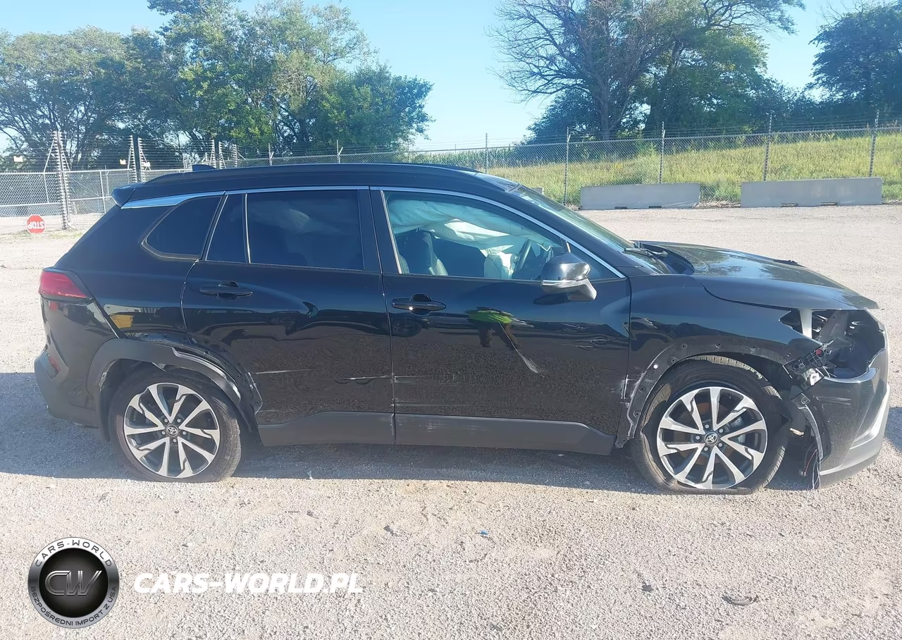 2022 Toyota Corolla Cross Xle VIN:7MUDAABGXNV022449 - 14