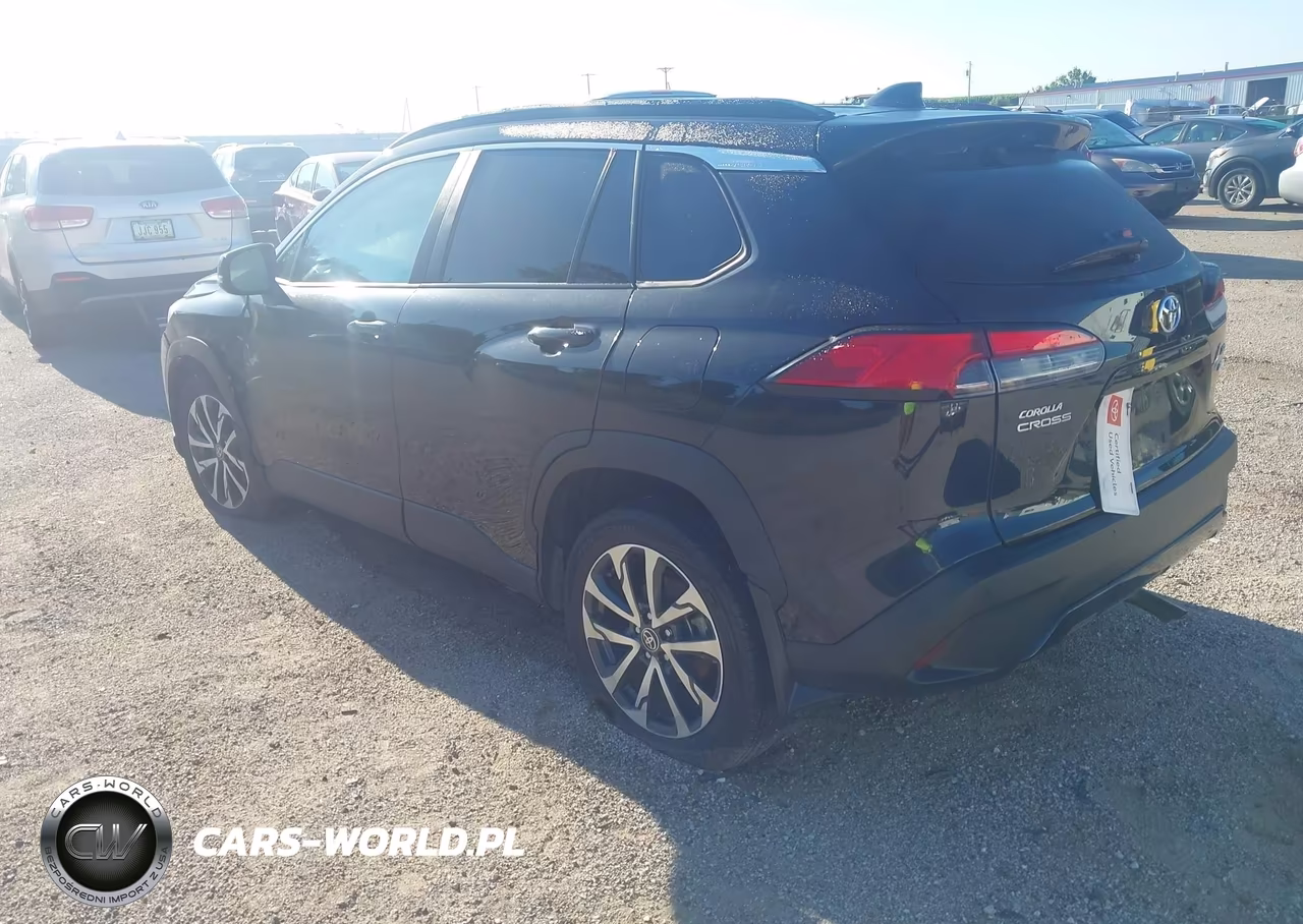 2022 Toyota Corolla Cross Xle VIN:7MUDAABGXNV022449 - 3