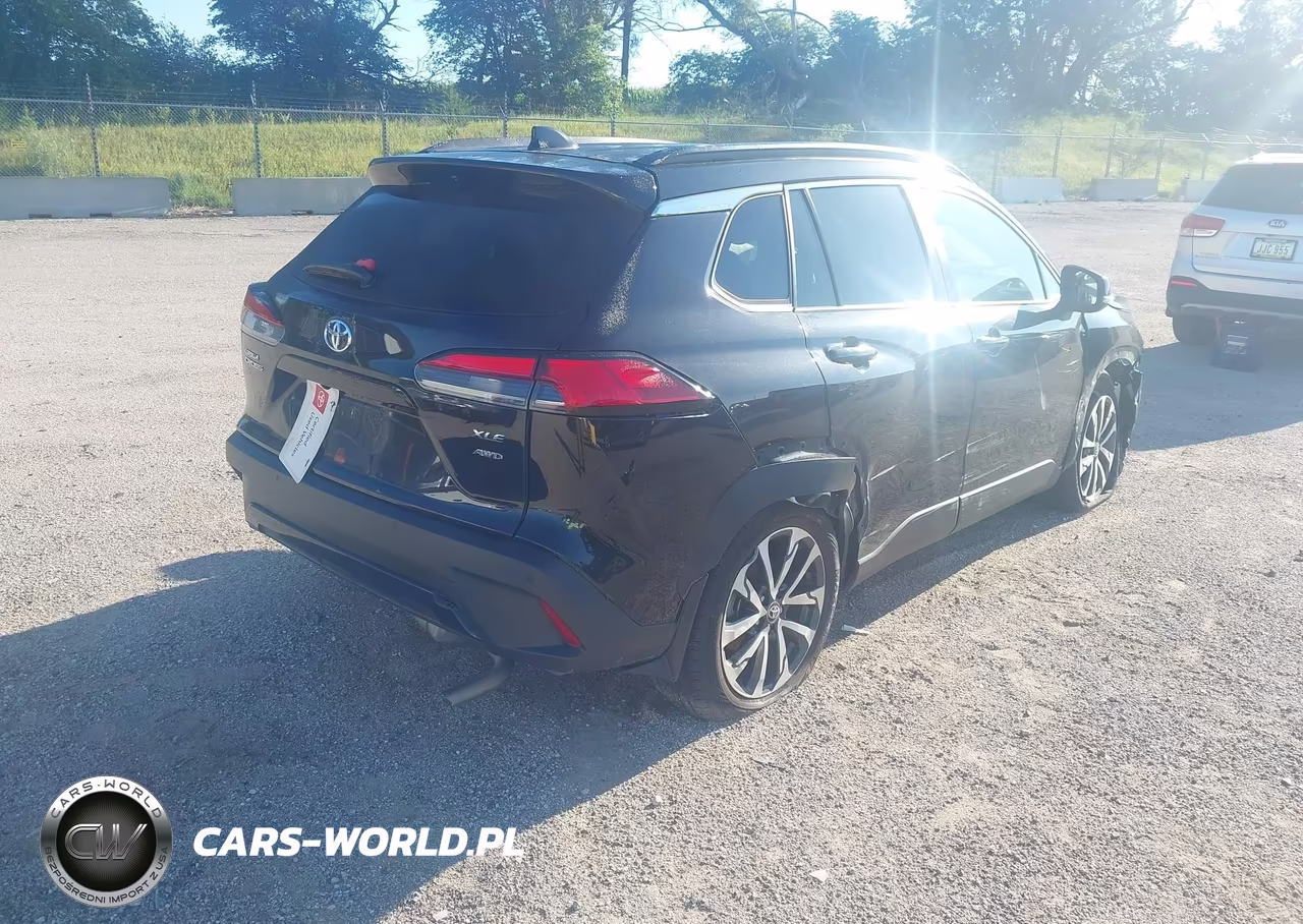 2022 Toyota Corolla Cross Xle VIN:7MUDAABGXNV022449 - 4