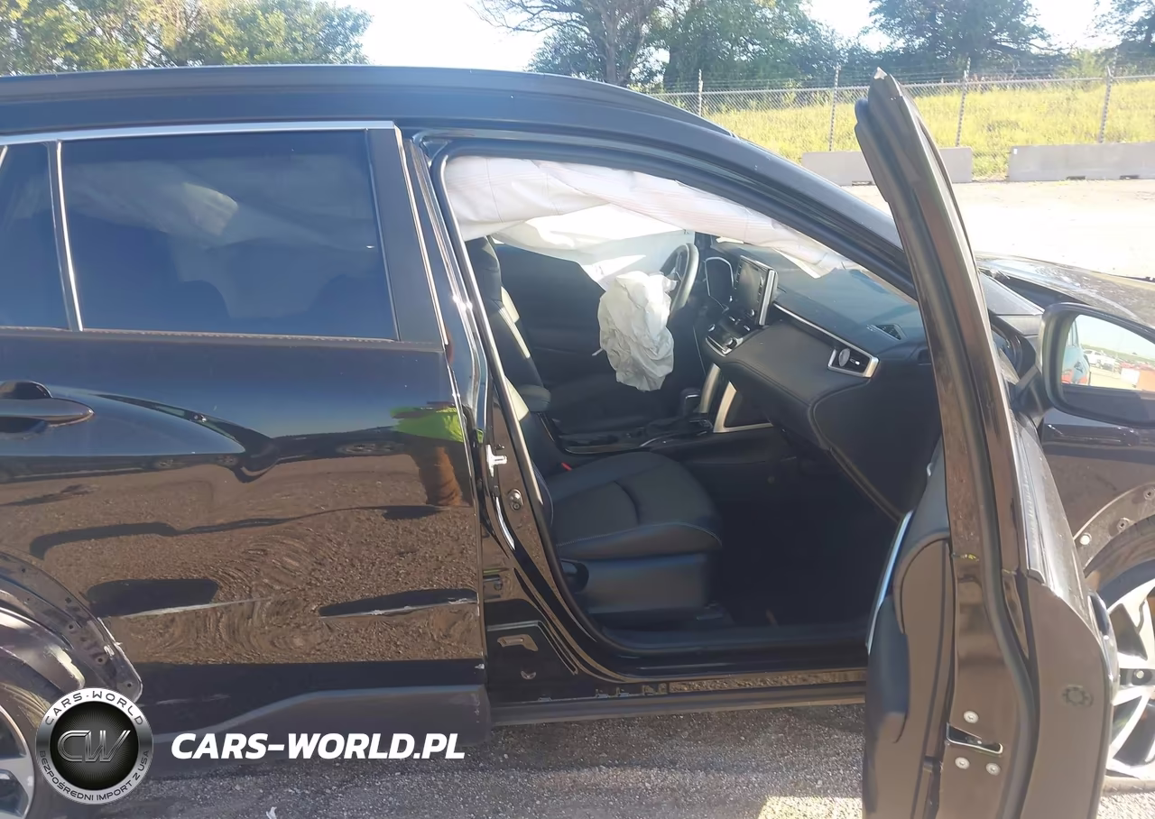 2022 Toyota Corolla Cross Xle VIN:7MUDAABGXNV022449 - 5