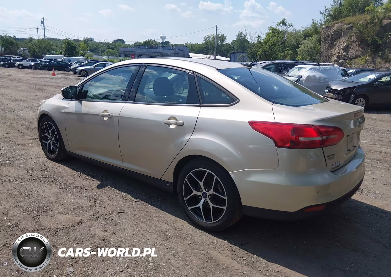 2017 Ford Focus Sel VIN:1FADP3H29HL238417 - 3