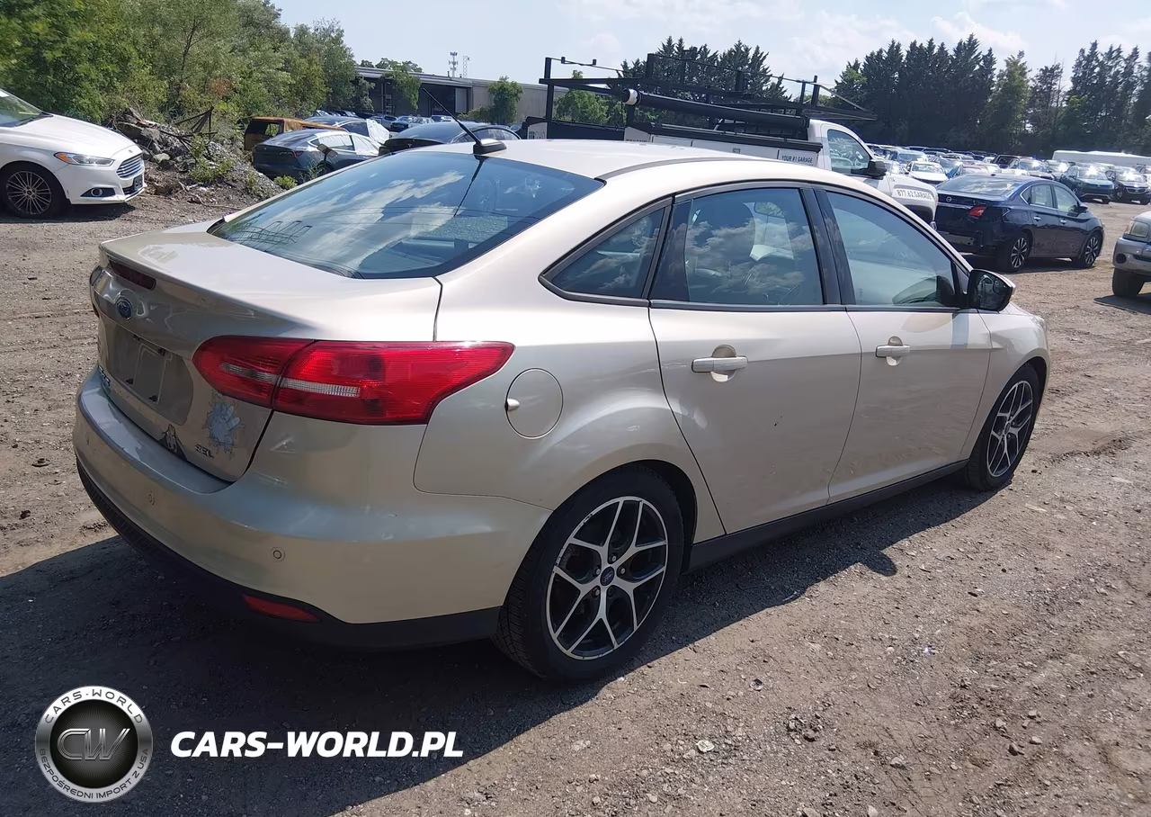 2017 Ford Focus Sel VIN:1FADP3H29HL238417 - 4