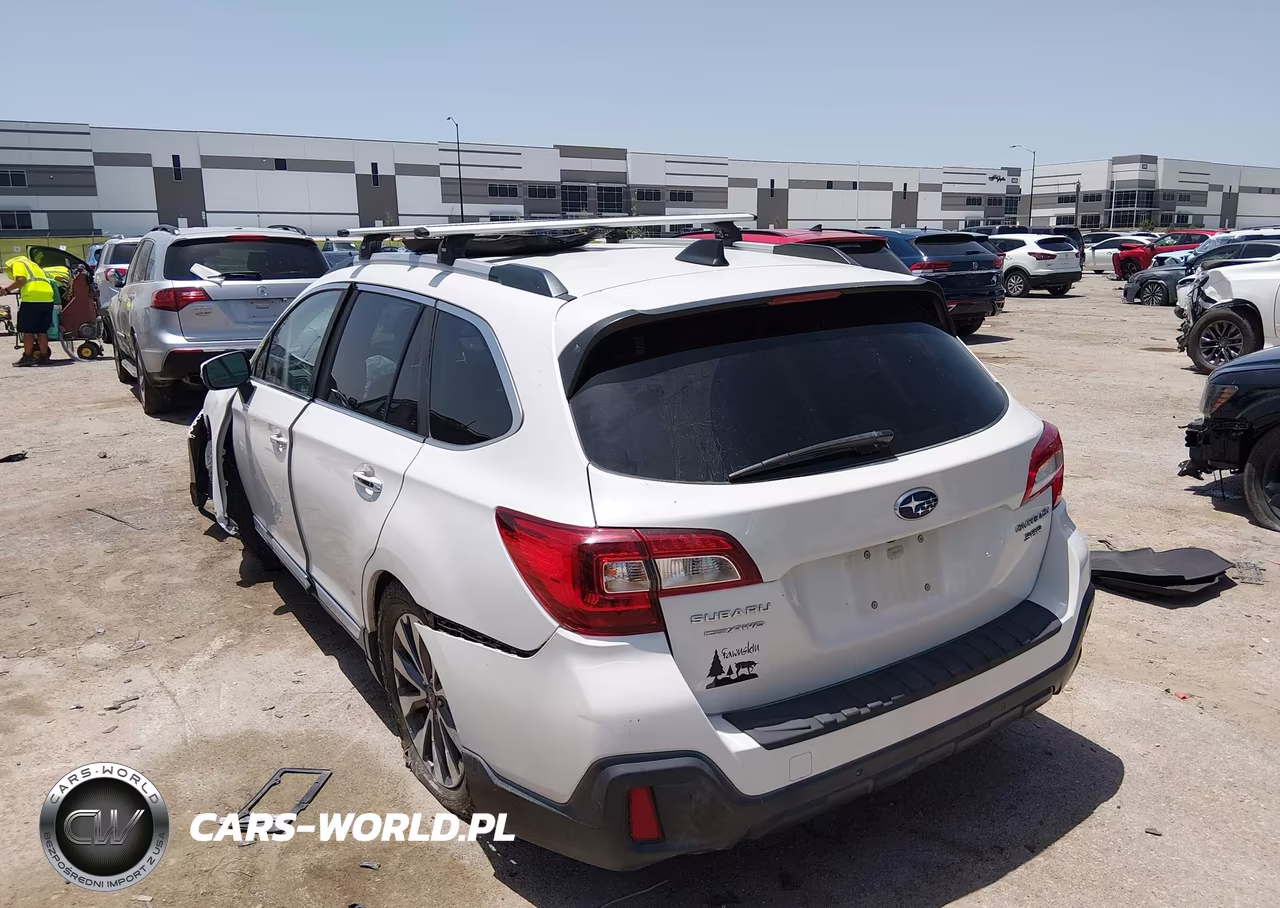 2019 Subaru Outback 3.6R Touring VIN:4S4BSETC6K3202540 - 3