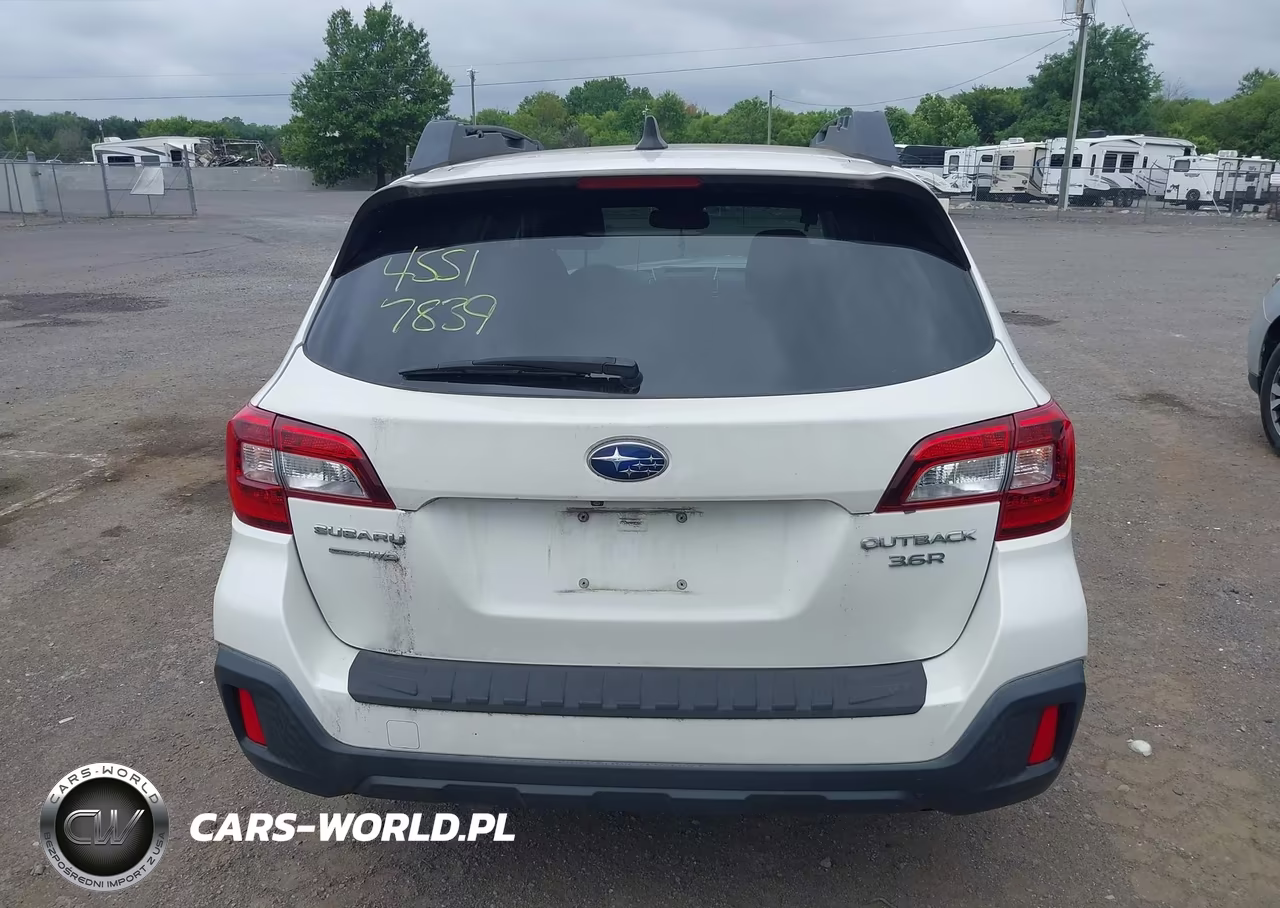 2018 Subaru Outback 3.6R Limited VIN:4S4BSEKC9J3200782 - 17