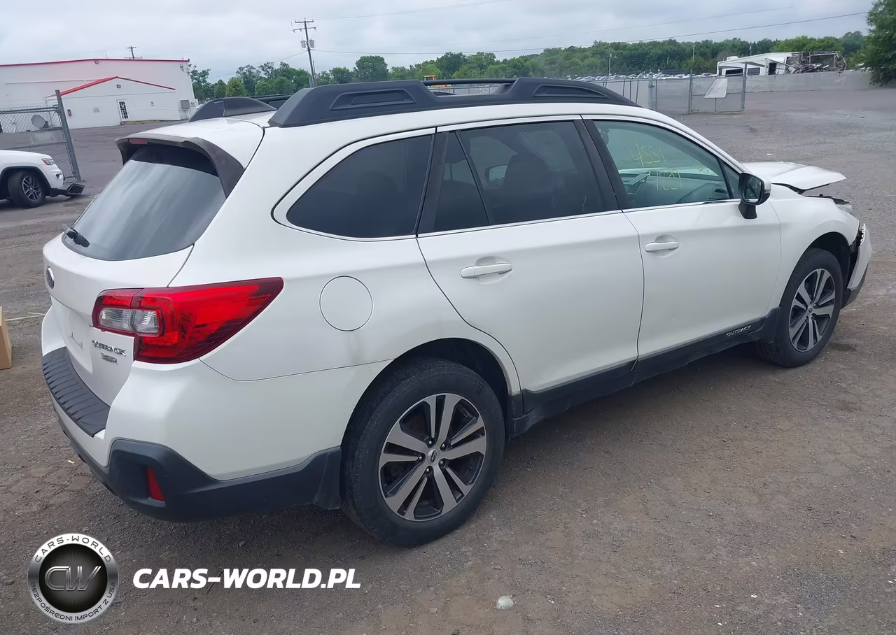2018 Subaru Outback 3.6R Limited VIN:4S4BSEKC9J3200782 - 4
