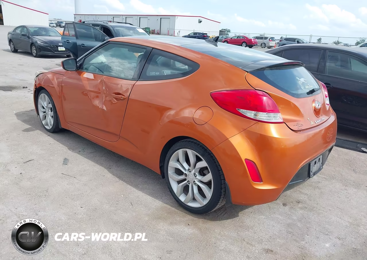 2013 Hyundai Veloster Base W-Black VIN:KMHTC6AD7DU105752 - 3